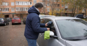 Увидели тряпку на зеркале автомобиля - немедленно уезжайте: что скрывается за этим странным знаком